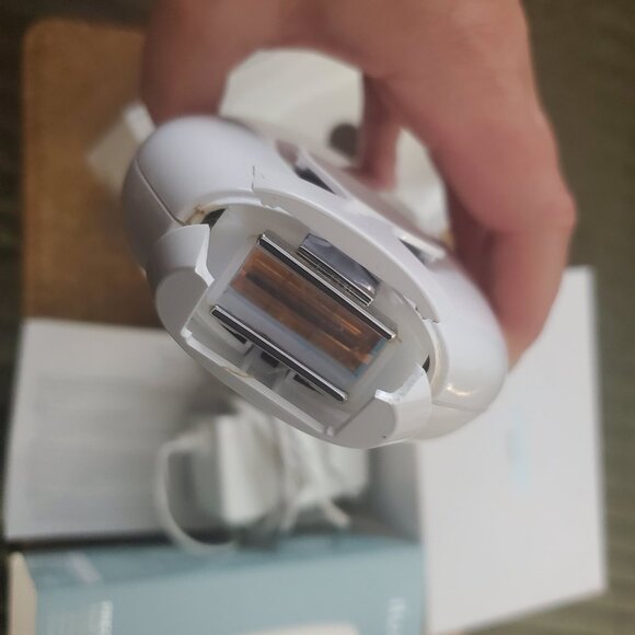 Iluminage Precise Touch - Hair Removal Device DAMAGED - Picture 3 of 7